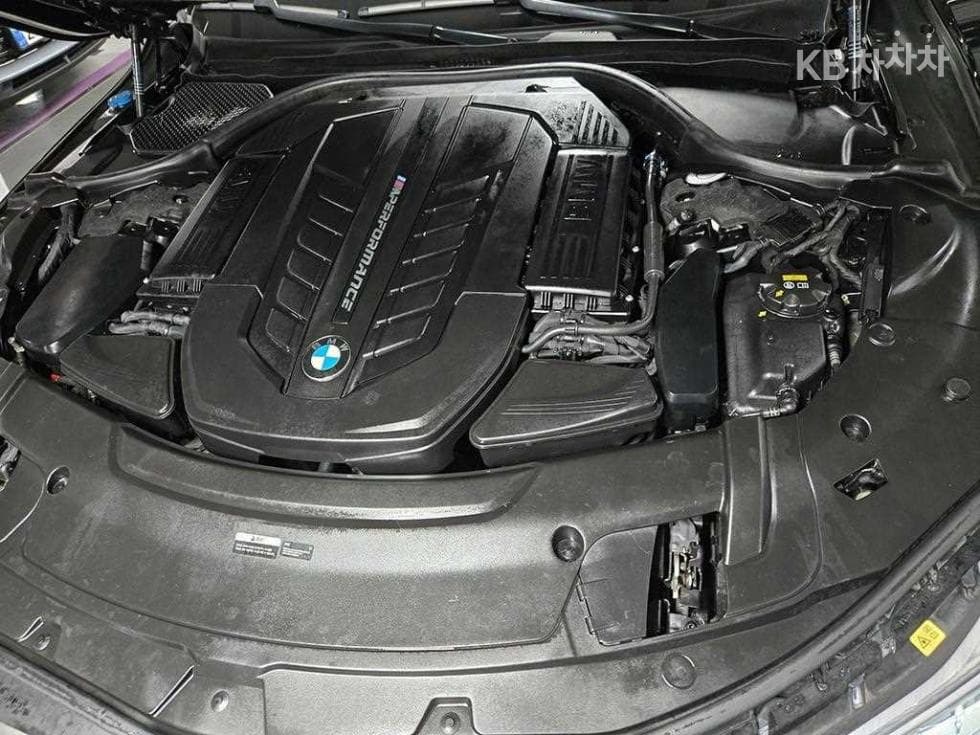 BMW - 7-Series | M760Li xDrive Base 19