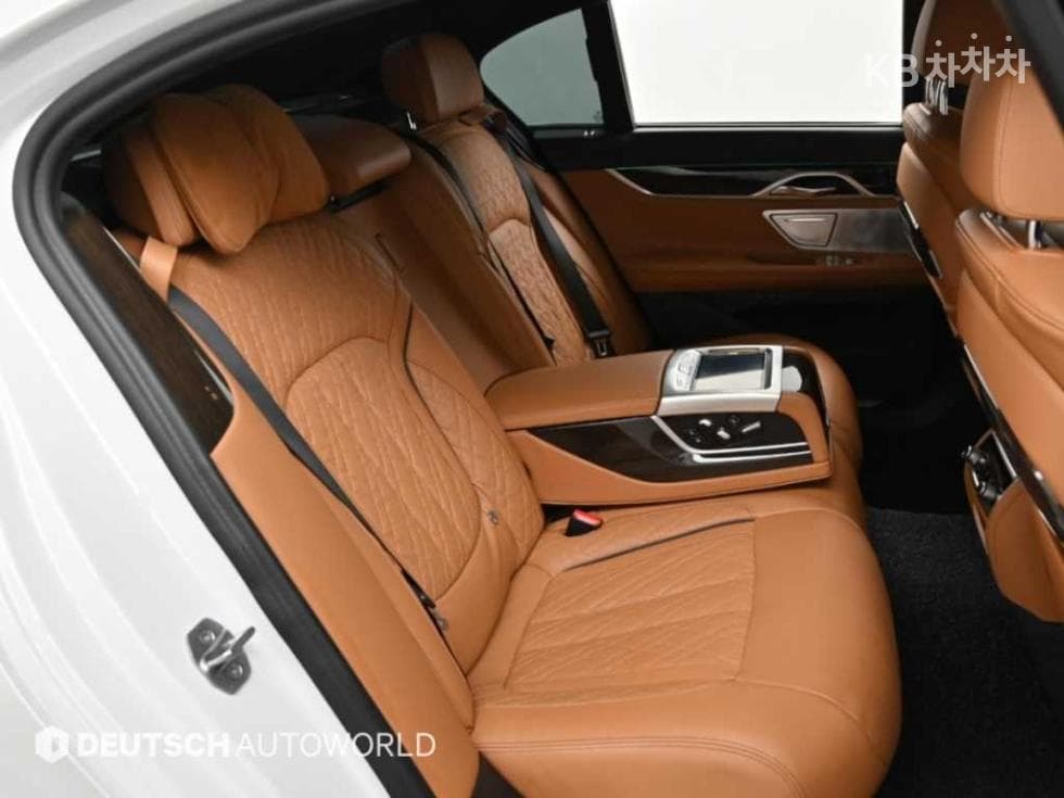 BMW - 7-Series | 730 xDrive Design Pure Excellence 12