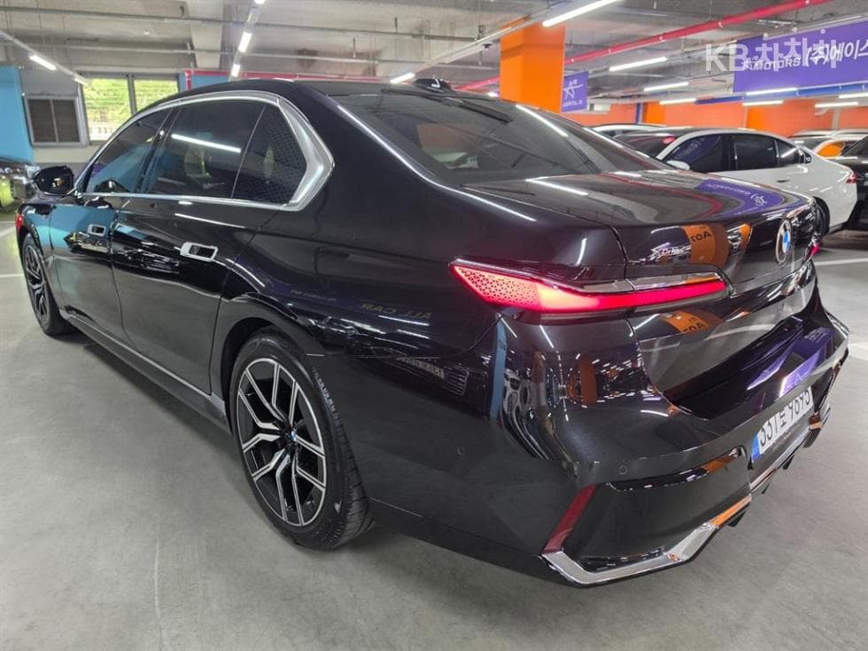 BMW - 7-Series | 740 xDrive M Sport 2