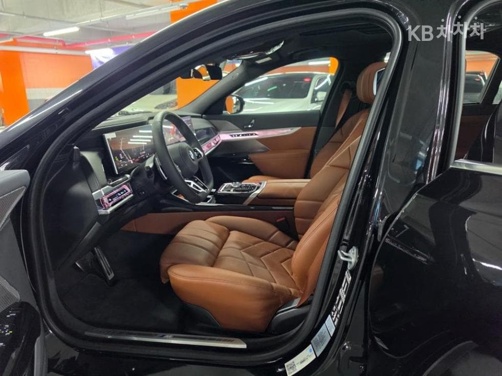 BMW - 7-Series | 740 xDrive M Sport 6