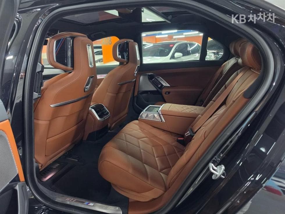 BMW - 7-Series | 740 xDrive M Sport 7