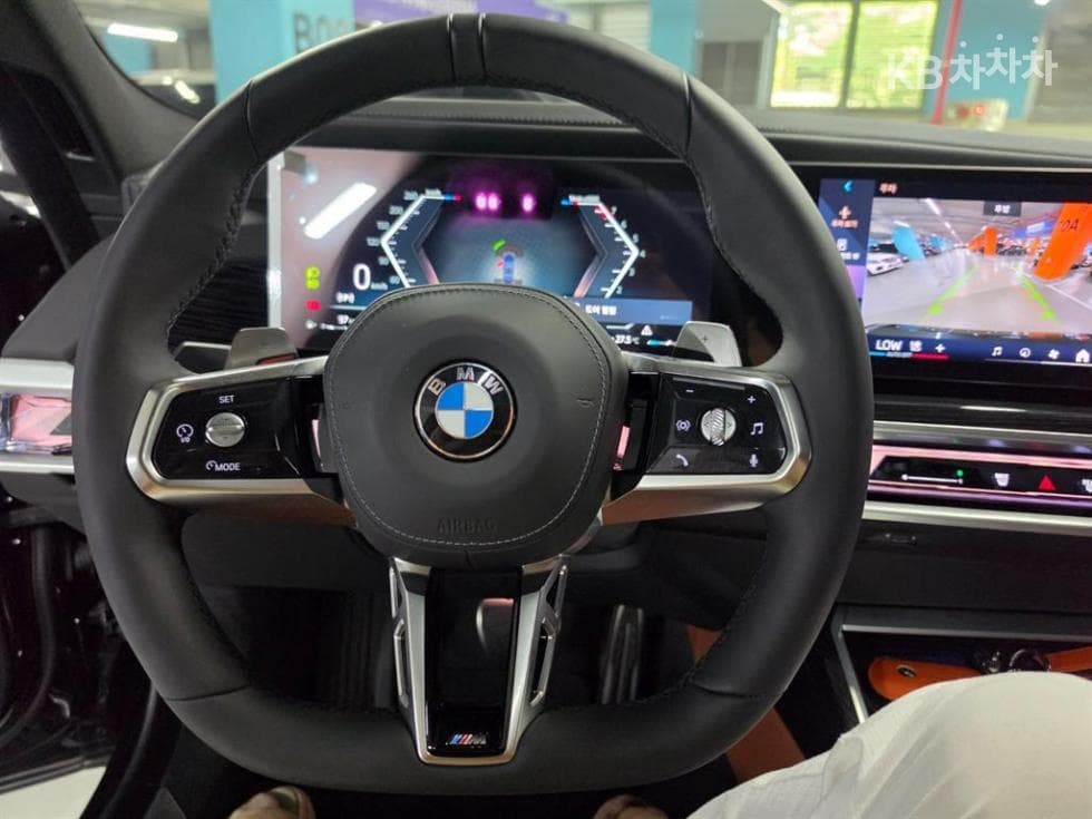 BMW - 7-Series | 740 xDrive M Sport 9