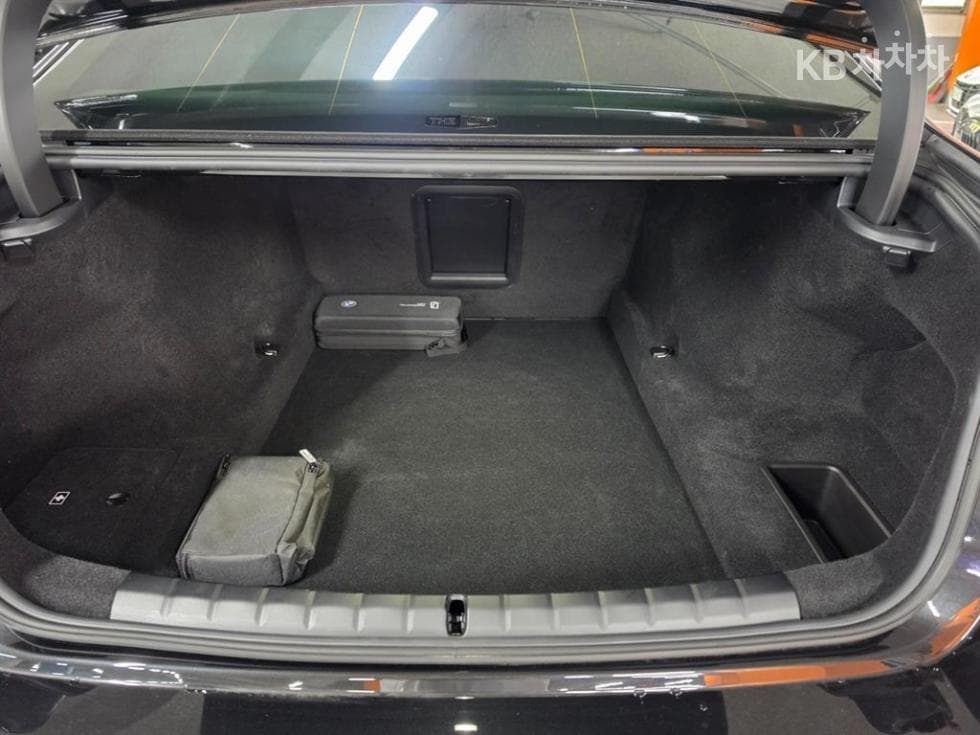 BMW - 7-Series | 740 xDrive M Sport 18