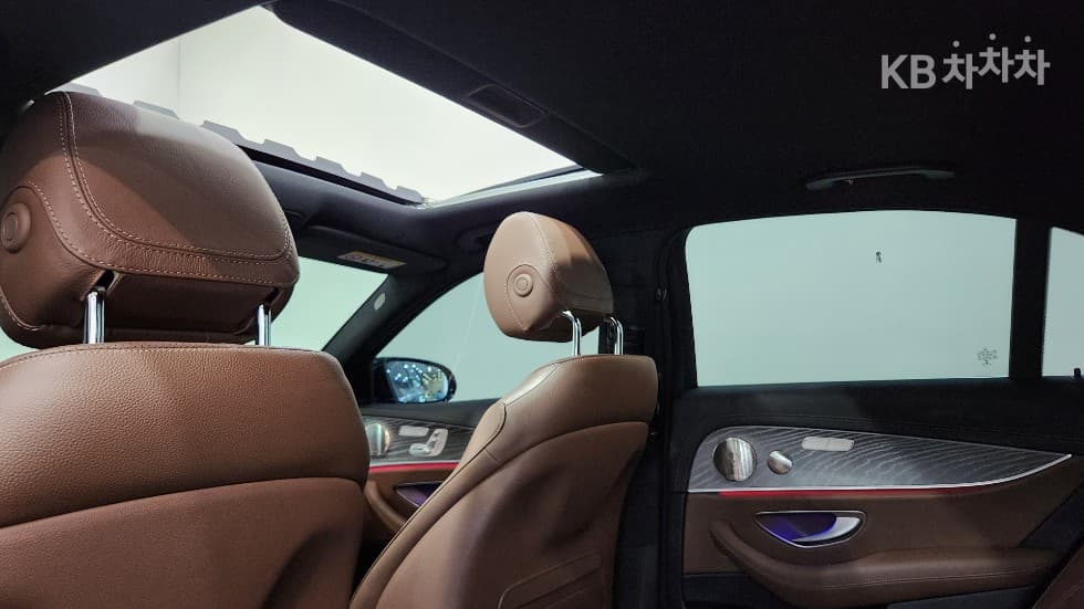 Mercedes-Benz - E-Class | E350 4MATIC Avantgarde 23