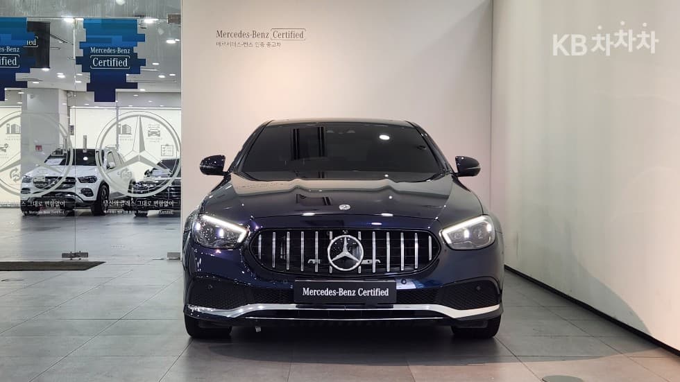 Mercedes-Benz - E-Class | E350 4MATIC Avantgarde 3