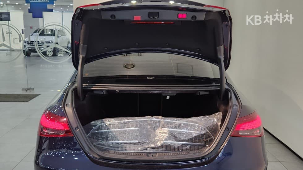 Mercedes-Benz - E-Class | E350 4MATIC Avantgarde 7