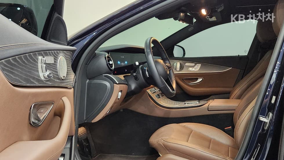 Mercedes-Benz - E-Class | E350 4MATIC Avantgarde 10