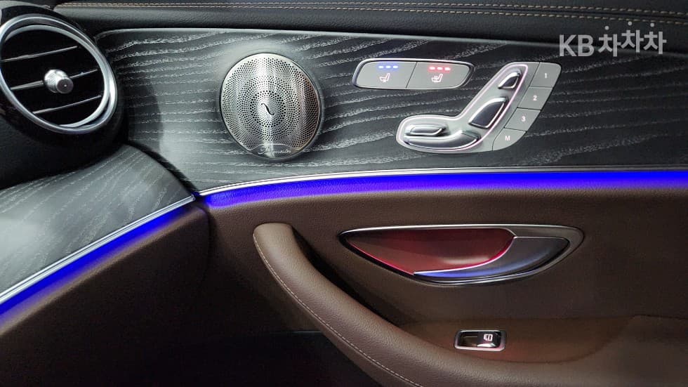 Mercedes-Benz - E-Class | E350 4MATIC Avantgarde 13