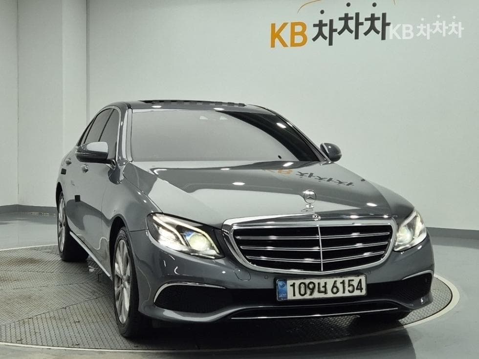 Mercedes-Benz - E-Class | E220 Avantgarde Intelligent Drive 4