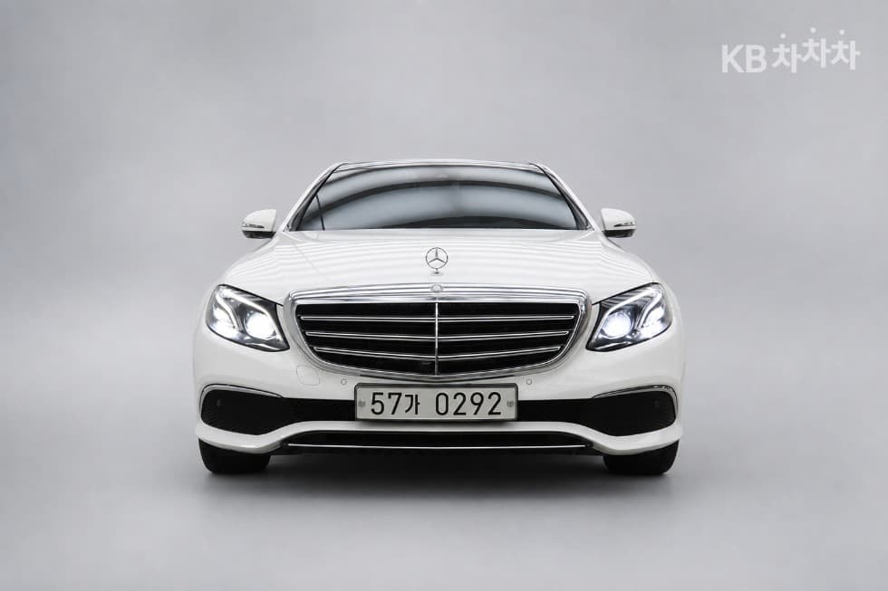 Mercedes-Benz - E-Class | E300 4Matic Exclusive 2