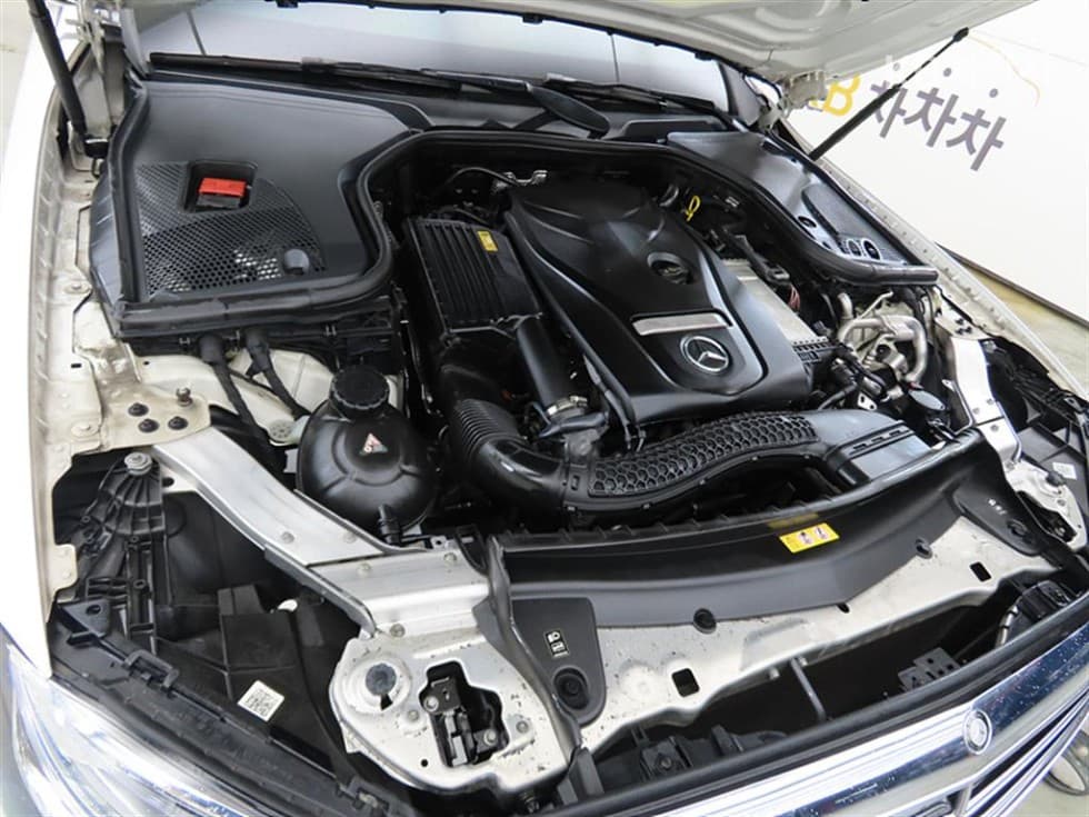 Mercedes-Benz - E-Class | E300 4Matic Exclusive 5