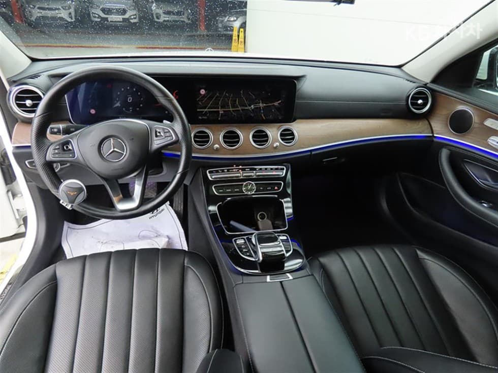 Mercedes-Benz - E-Class | E300 4Matic Exclusive 7
