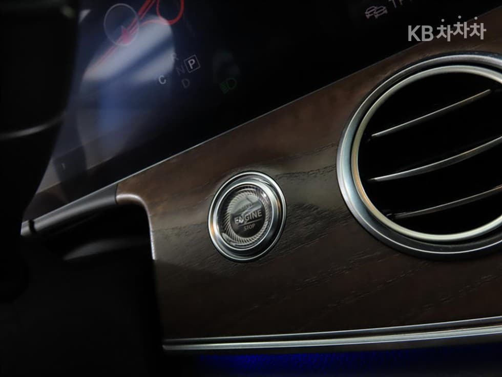 Mercedes-Benz - E-Class | E300 4Matic Exclusive 11