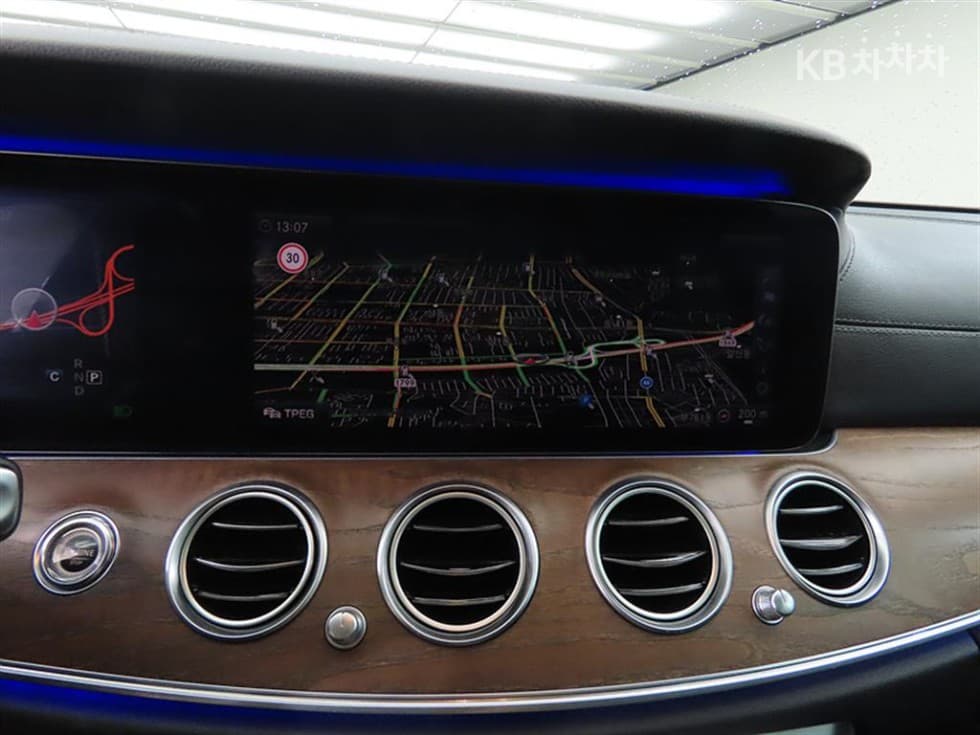 Mercedes-Benz - E-Class | E300 4Matic Exclusive 14