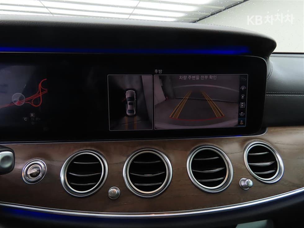 Mercedes-Benz - E-Class | E300 4Matic Exclusive 15