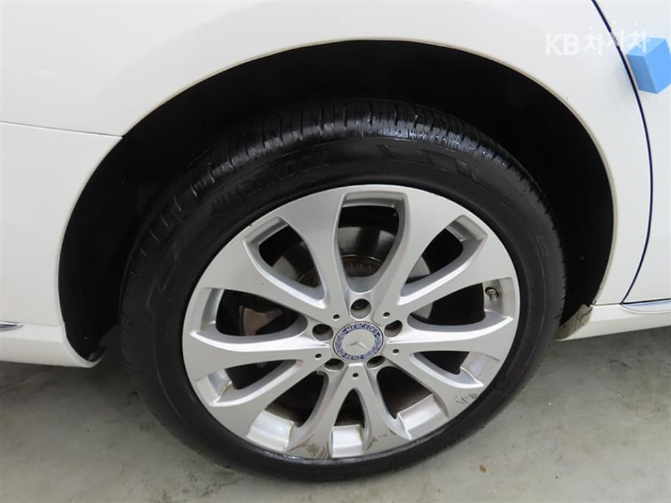 Mercedes-Benz - E-Class | E300 4Matic Exclusive 20