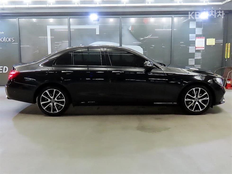 Mercedes-Benz - E-Class | E250 Avantgarde 3