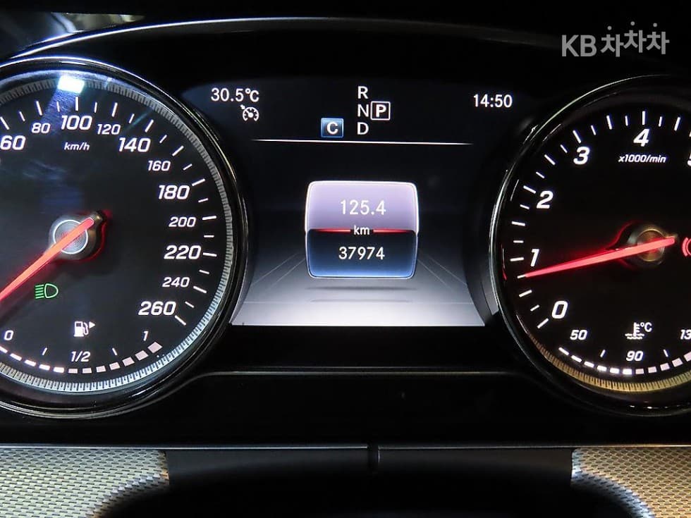Mercedes-Benz - E-Class | E250 Avantgarde 9