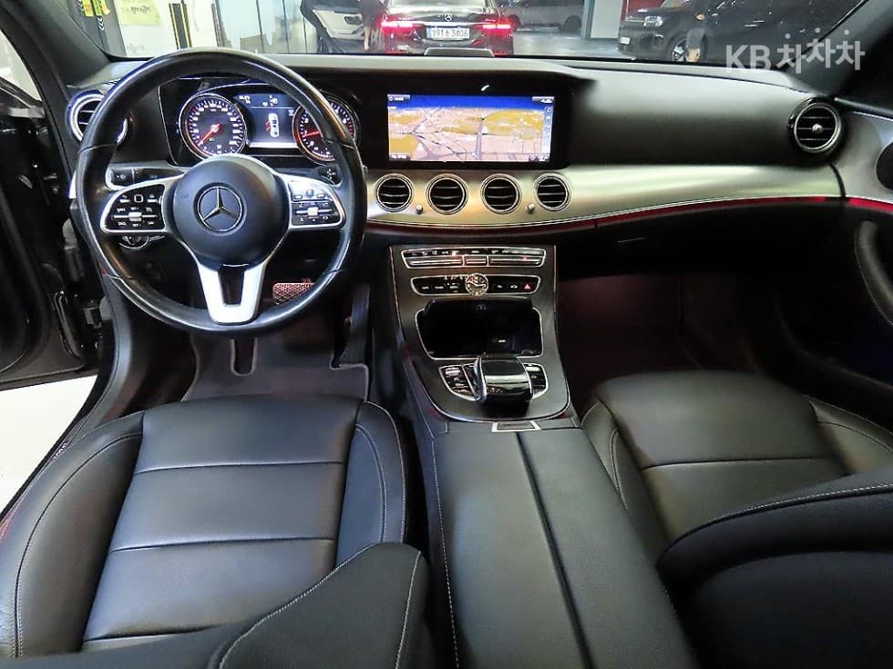 Mercedes-Benz - E-Class | E250 Avantgarde 10