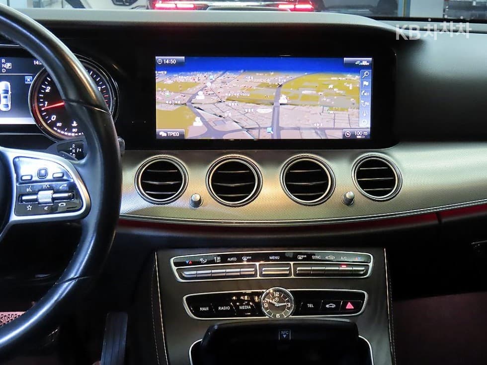 Mercedes-Benz - E-Class | E250 Avantgarde 11