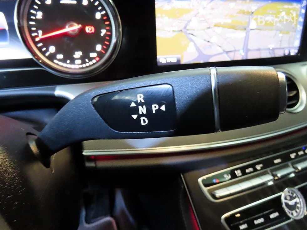 Mercedes-Benz - E-Class | E250 Avantgarde 12