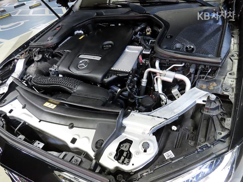 Mercedes-Benz - E-Class | E250 Avantgarde 19