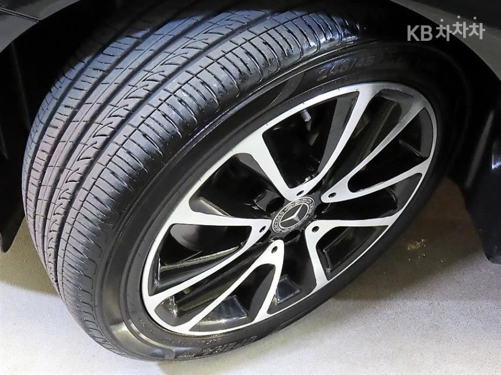 Mercedes-Benz - E-Class | E250 Avantgarde 20