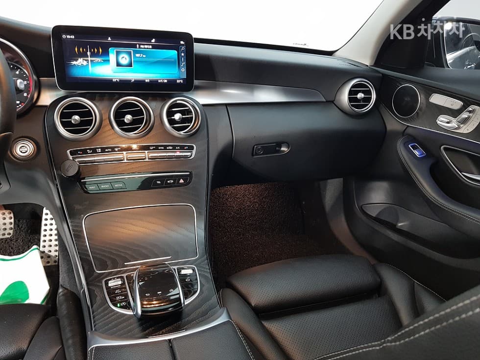 Mercedes-Benz - C-Class | The New C220 Avantgarde W205(14~) 10