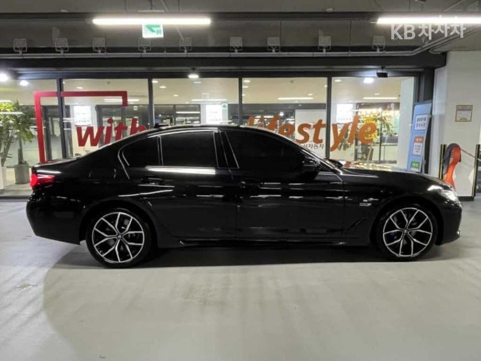 BMW - 5-Series | All New 530 M Sport 3