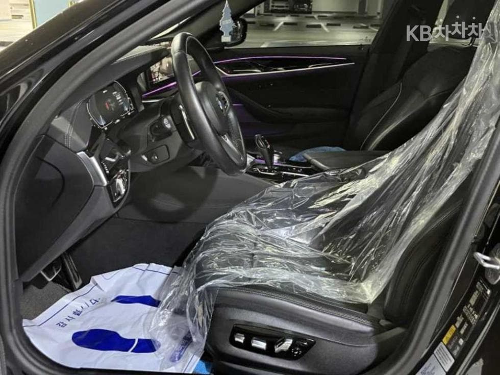BMW - 5-Series | All New 530 M Sport 12