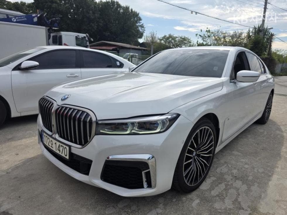 BMW - 7-Series | 730 xDrive Base 2
