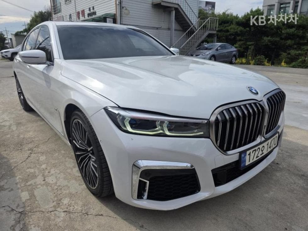 BMW - 7-Series | 730 xDrive Base 3