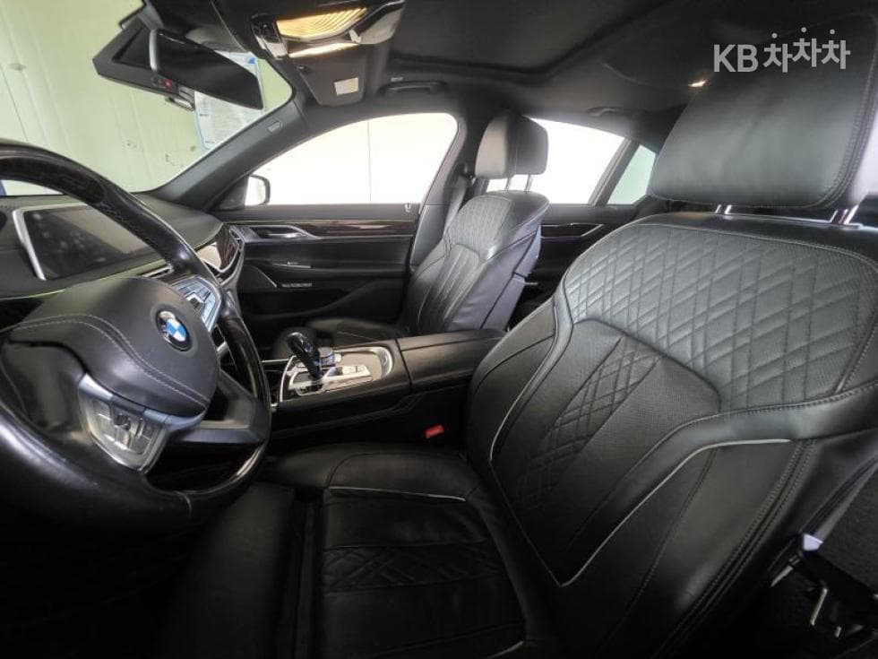 BMW - 7-Series | 730 xDrive Base 8
