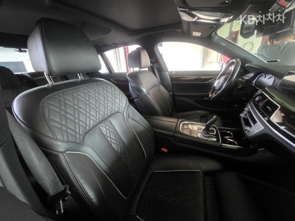 BMW - 7-Series | 730 xDrive Base 9