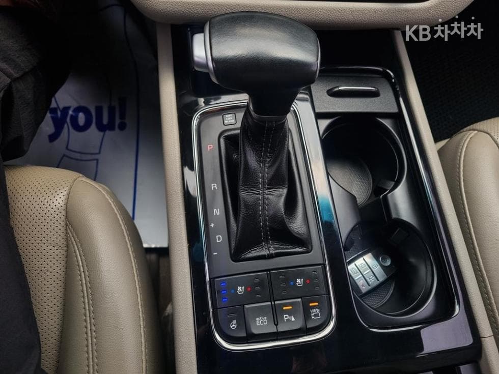 Kia - Карнивал | All New 9Seater 2.2 Diesel Noblesse 8