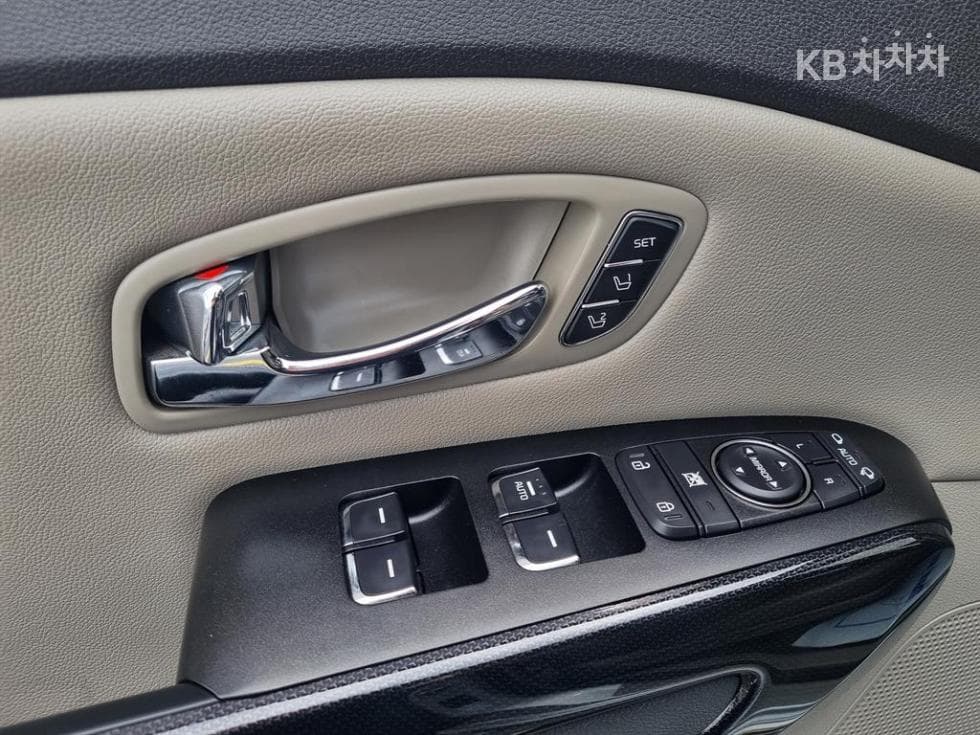 Kia - Карнивал | All New 9Seater 2.2 Diesel Noblesse 15