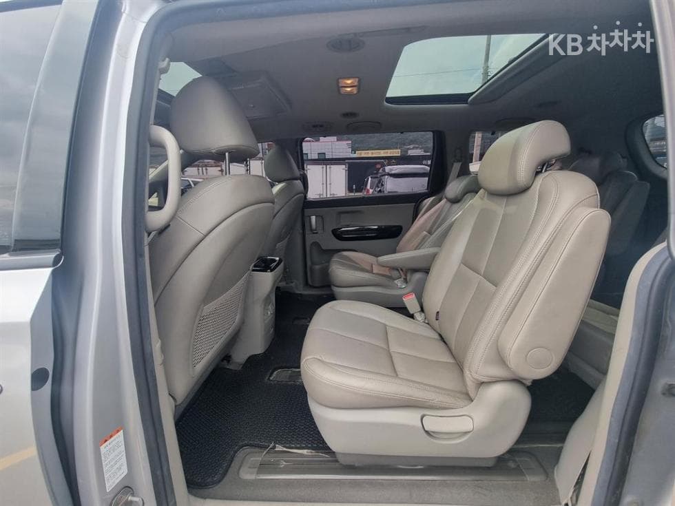 Kia - Карнивал | All New 9Seater 2.2 Diesel Noblesse 18