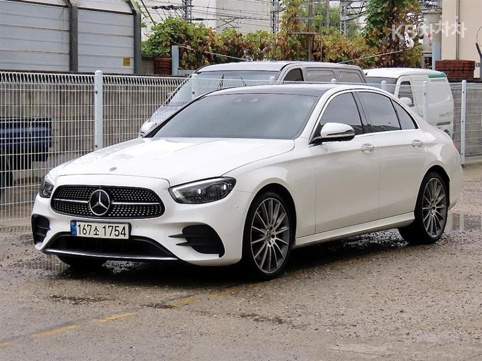 Mercedes-Benz - E-Class | E350 4MATIC AMG Line 2