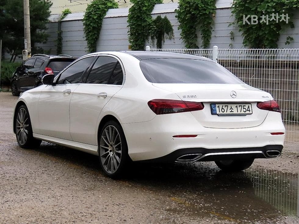 Mercedes-Benz - E-Class | E350 4MATIC AMG Line 3