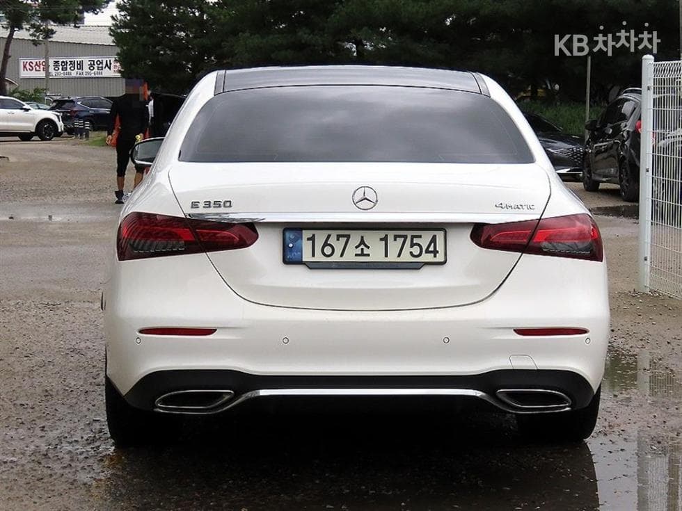 Mercedes-Benz - E-Class | E350 4MATIC AMG Line 4