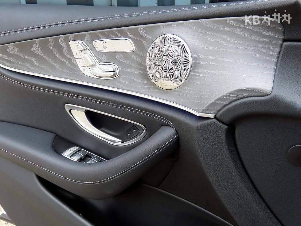 Mercedes-Benz - E-Class | E350 4MATIC AMG Line 12