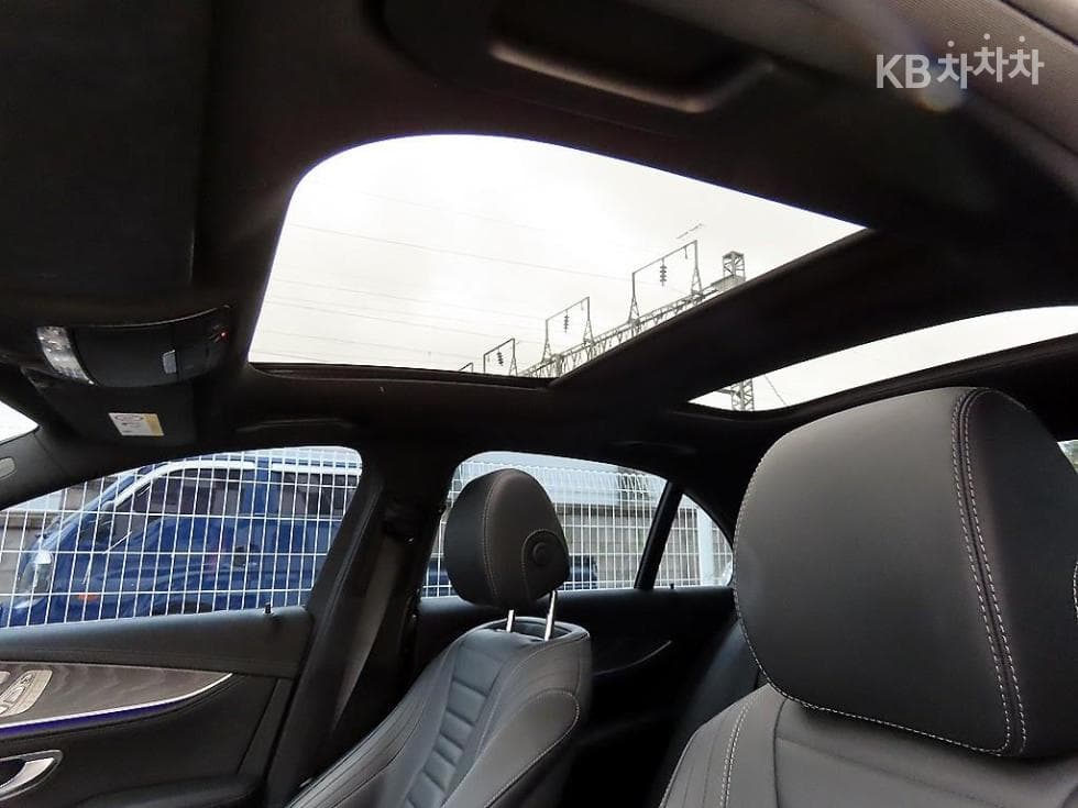 Mercedes-Benz - E-Class | E350 4MATIC AMG Line 16