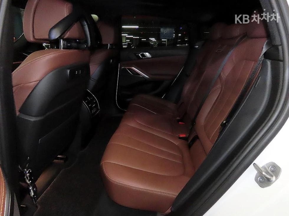 BMW - X6 | xDrive 40 M Sport Package 7