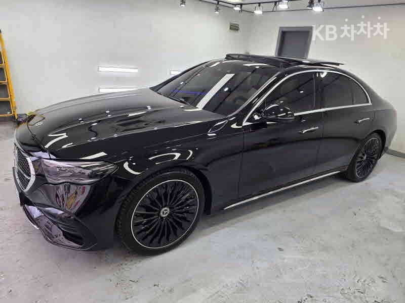 Mercedes-Benz - E-Class | E300 4MATIC AMG Line 3