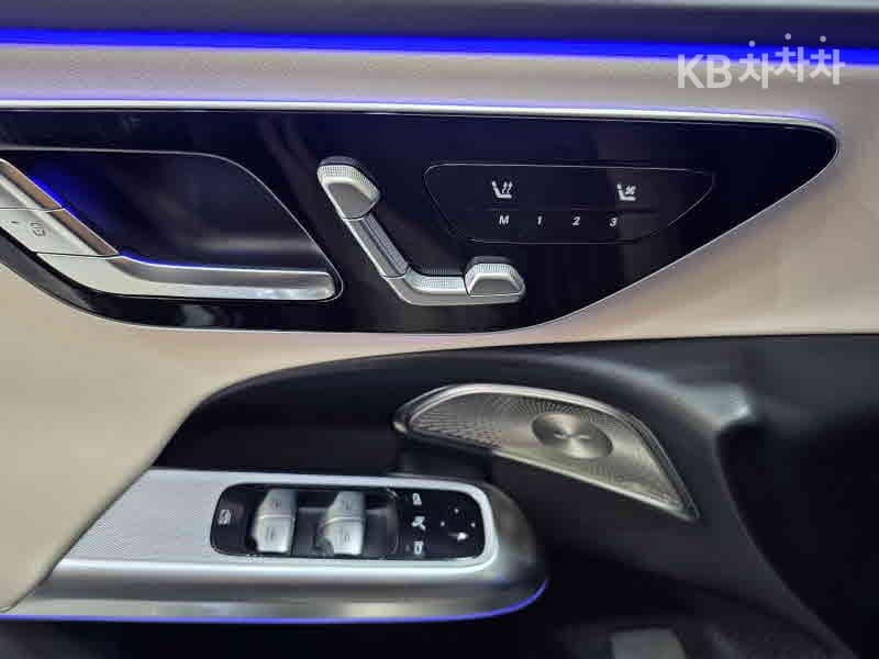 Mercedes-Benz - E-Class | E300 4MATIC AMG Line 13