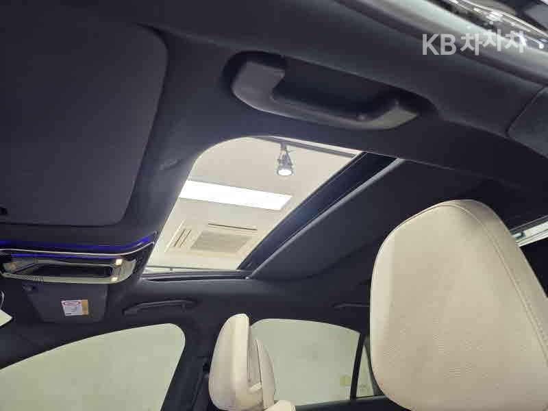 Mercedes-Benz - E-Class | E300 4MATIC AMG Line 14