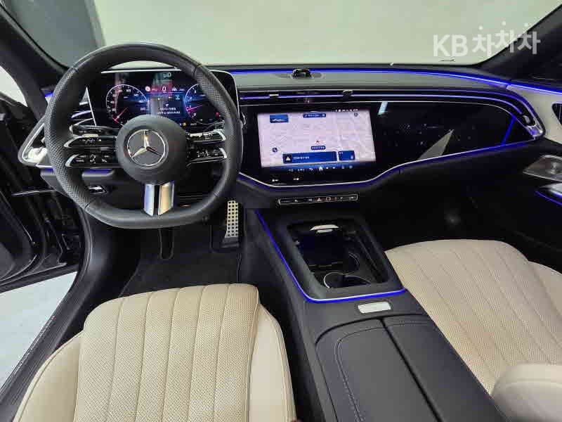 Mercedes-Benz - E-Class | E300 4MATIC AMG Line 18