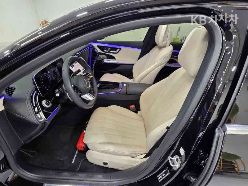 Mercedes-Benz - E-Class | E300 4MATIC AMG Line 19