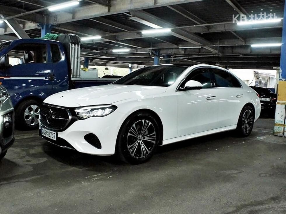 Mercedes-Benz - E-Class | E200 Avantgarde 2