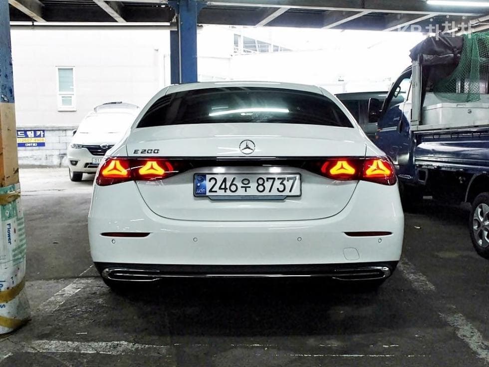 Mercedes-Benz - E-Class | E200 Avantgarde 3